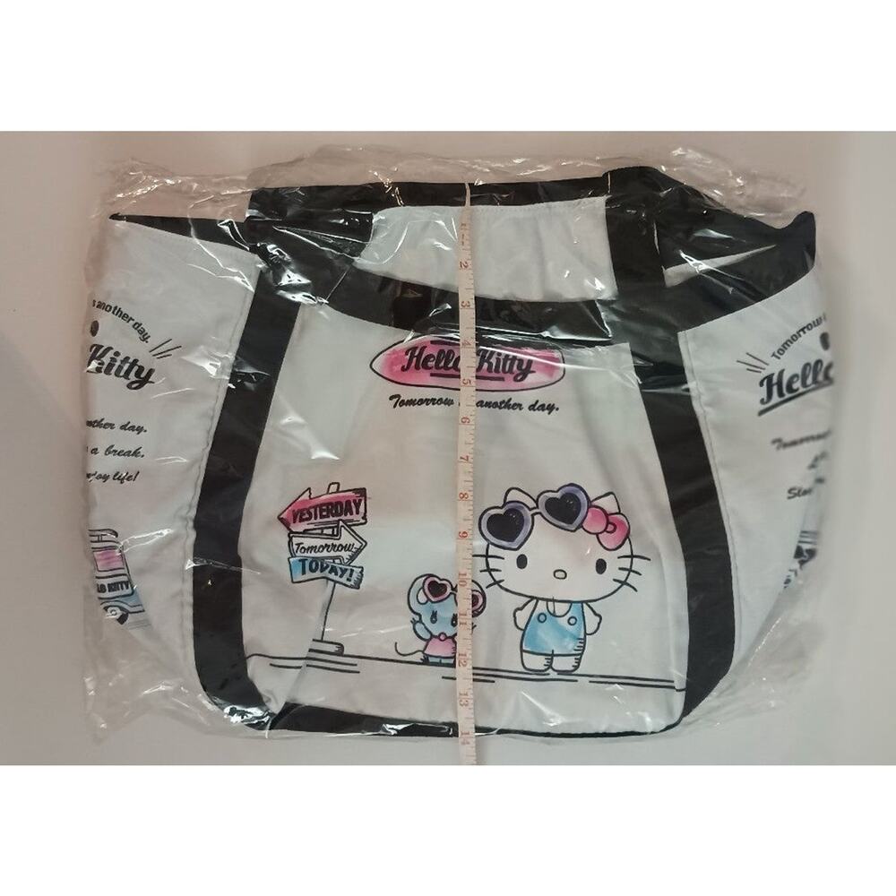 Insulated sanrio hello kitty bag. - Picture 4 of 7